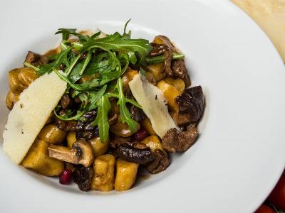 NJOKE BIFTEK I ŠITAKI PEČURKE