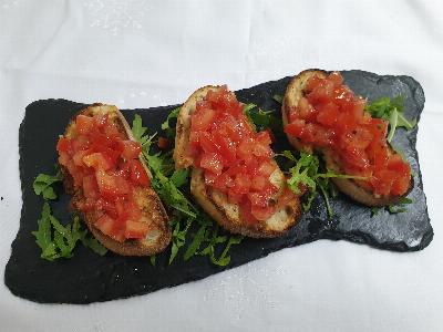 BRUSKETI POMODORO