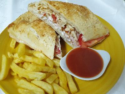 SENDVIČ SA DIMLJENIM PILEĆIM FILEOM