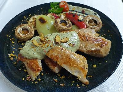 ĆURETINA SA PISTAĆIMA I BUNDEVINIM PUTEROM